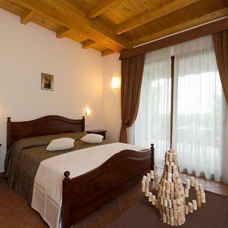 Locanda Ristorante Al Cardellino Bardolino Buitenkant foto