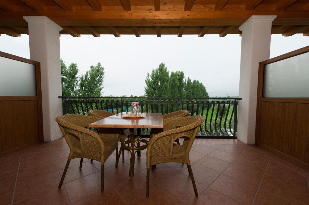 Locanda Ristorante Al Cardellino Bardolino Buitenkant foto