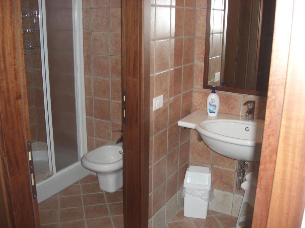 Locanda Ristorante Al Cardellino Bardolino Kamer foto
