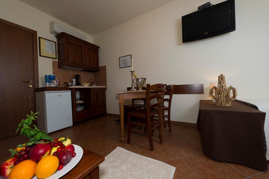 Locanda Ristorante Al Cardellino Bardolino Kamer foto